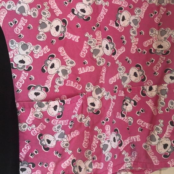 Woman’s dog print scrub top - Picture 2 of 2